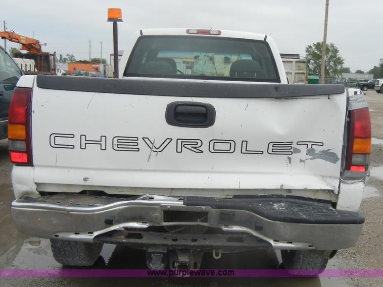 image for item D4053 2002 Chevrolet 2500 HD Silverado pickup truck
