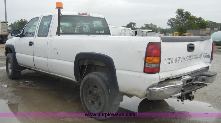 image for item D4053 2002 Chevrolet 2500 HD Silverado pickup truck