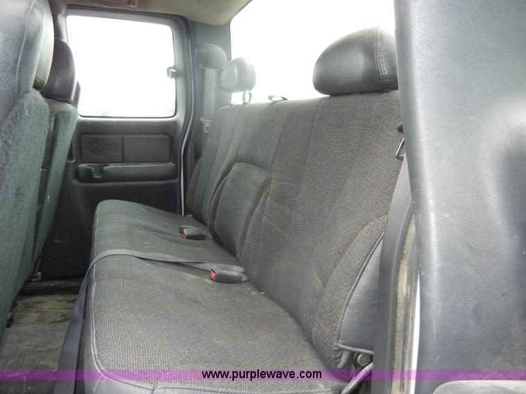 image for item D4053 2002 Chevrolet 2500 HD Silverado pickup truck