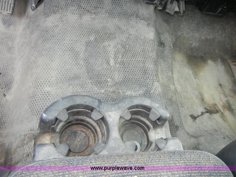 image for item D4053 2002 Chevrolet 2500 HD Silverado pickup truck