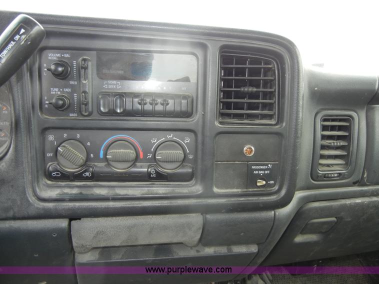 image for item D4053 2002 Chevrolet 2500 HD Silverado pickup truck