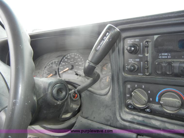 image for item D4053 2002 Chevrolet 2500 HD Silverado pickup truck