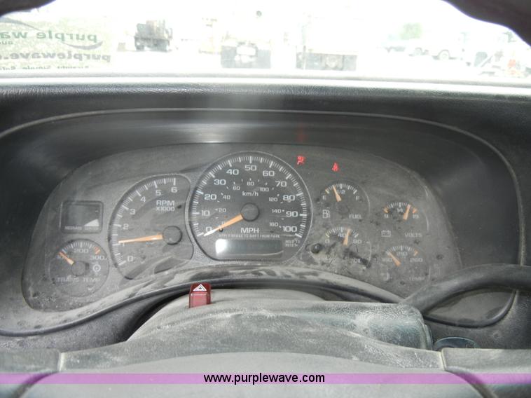 image for item D4053 2002 Chevrolet 2500 HD Silverado pickup truck