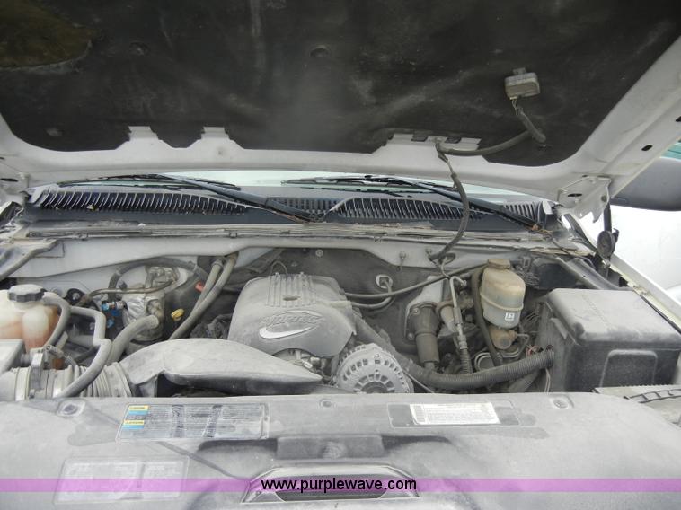 image for item D4053 2002 Chevrolet 2500 HD Silverado pickup truck