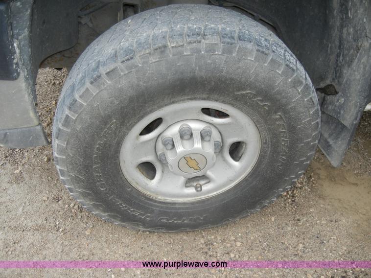 image for item D4053 2002 Chevrolet 2500 HD Silverado pickup truck