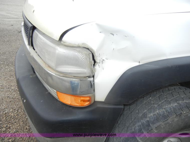 image for item D4053 2002 Chevrolet 2500 HD Silverado pickup truck