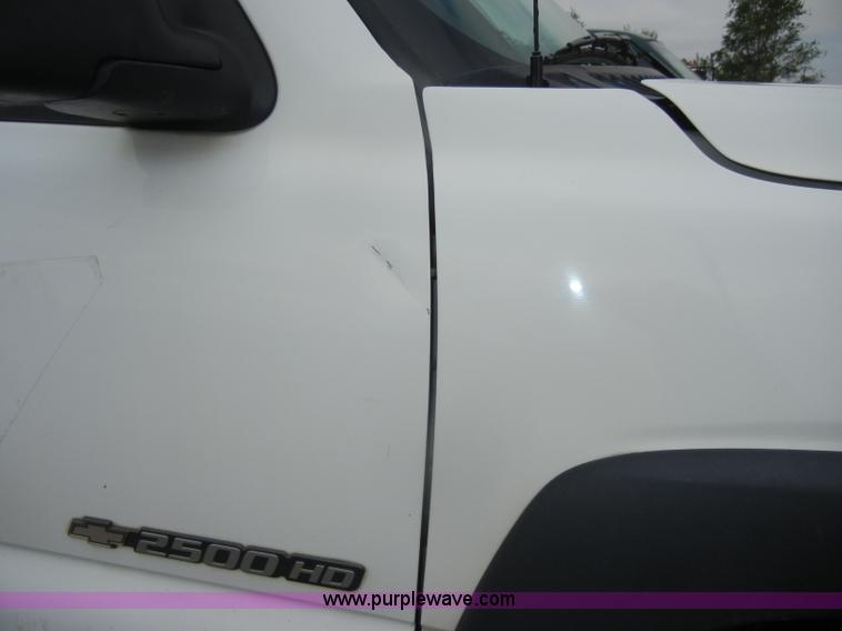 image for item D4053 2002 Chevrolet 2500 HD Silverado pickup truck
