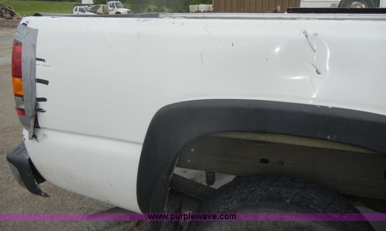 image for item D4053 2002 Chevrolet 2500 HD Silverado pickup truck