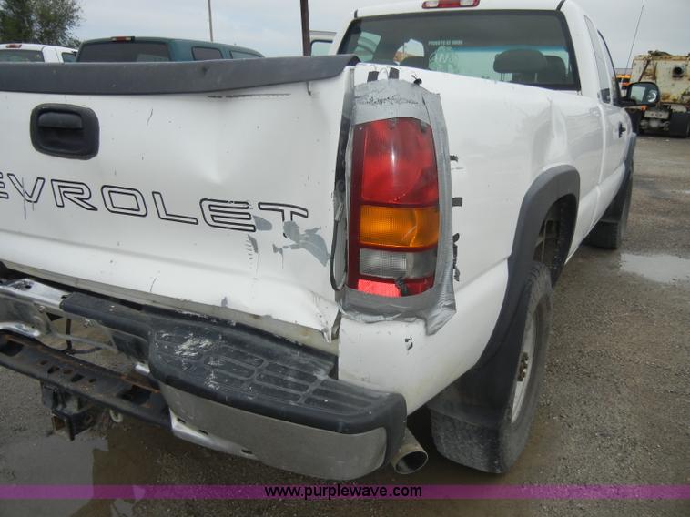 image for item D4053 2002 Chevrolet 2500 HD Silverado pickup truck