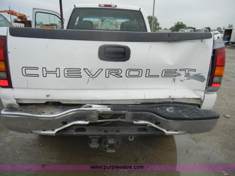 image for item D4053 2002 Chevrolet 2500 HD Silverado pickup truck