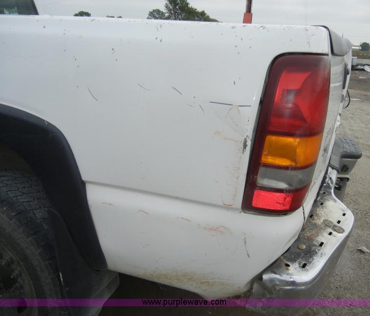 image for item D4053 2002 Chevrolet 2500 HD Silverado pickup truck