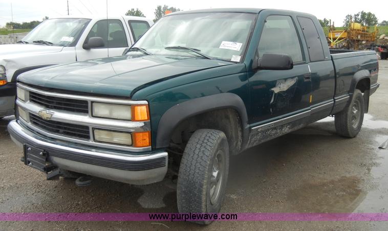 image for item D4054 1998 Chevrolet 2500 Cheyenne pickup truck