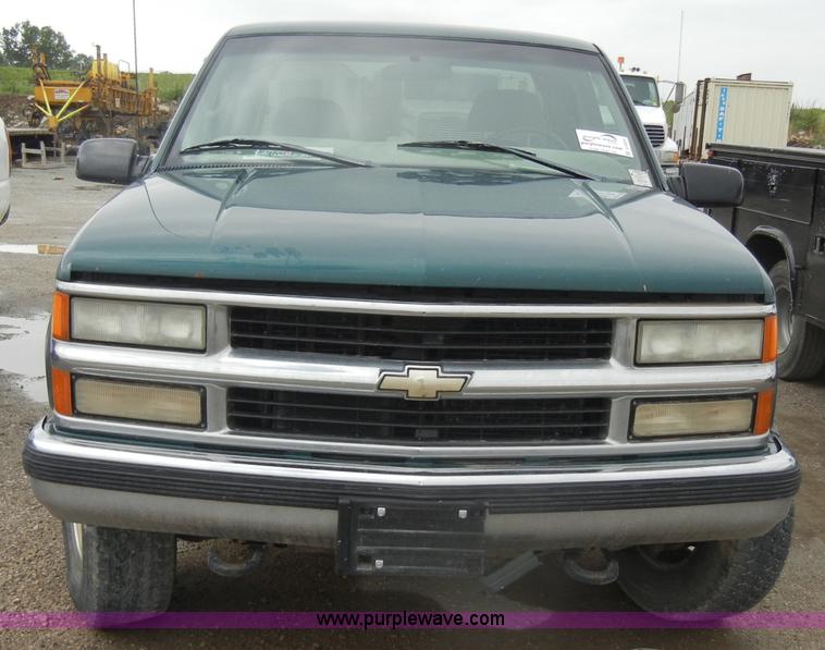 image for item D4054 1998 Chevrolet 2500 Cheyenne pickup truck