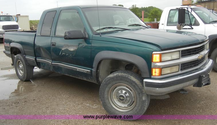 image for item D4054 1998 Chevrolet 2500 Cheyenne pickup truck