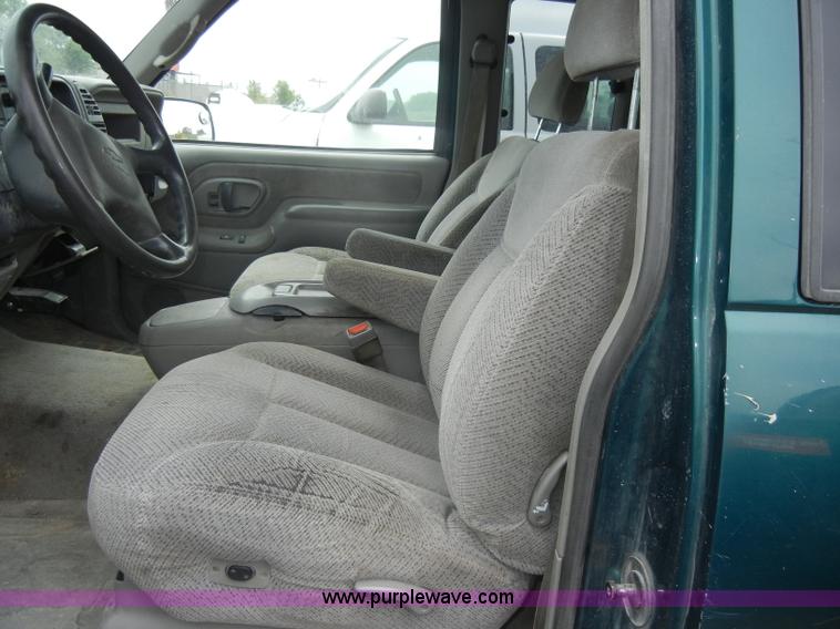 image for item D4054 1998 Chevrolet 2500 Cheyenne pickup truck