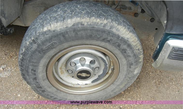 image for item D4054 1998 Chevrolet 2500 Cheyenne pickup truck