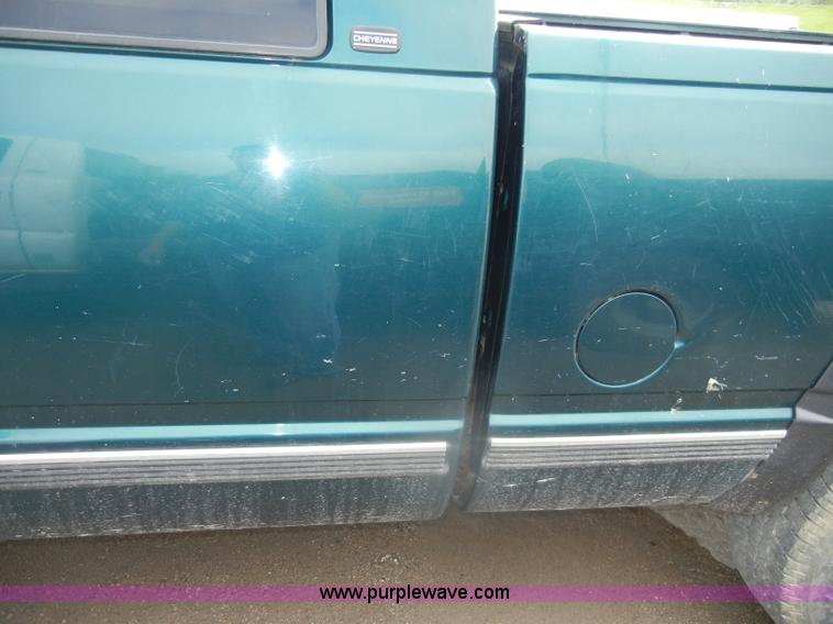 image for item D4054 1998 Chevrolet 2500 Cheyenne pickup truck