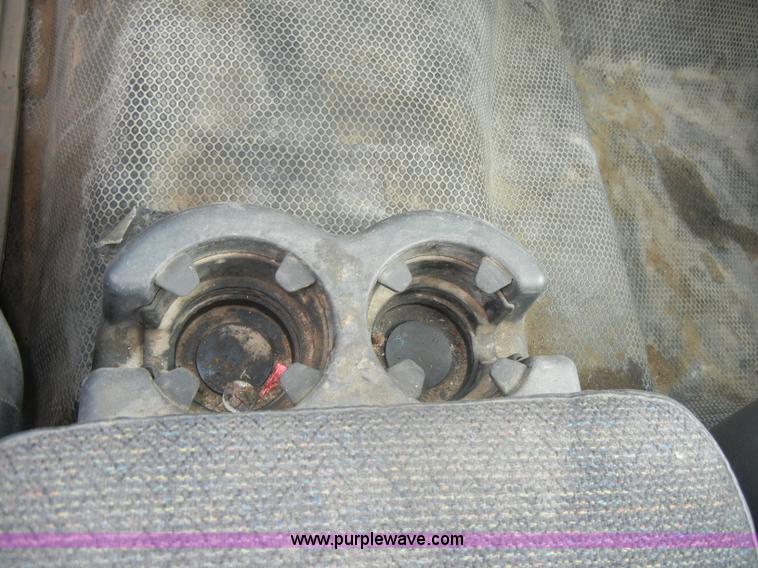 image for item D4055 2001 Chevrolet 3500 Silverado utility truck