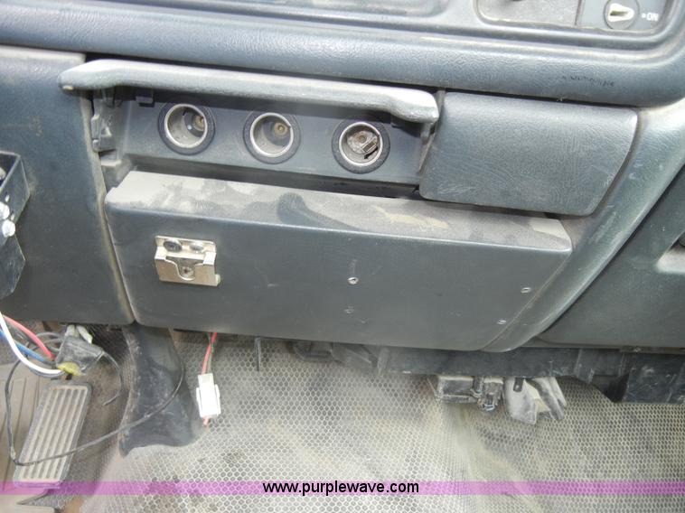 image for item D4055 2001 Chevrolet 3500 Silverado utility truck