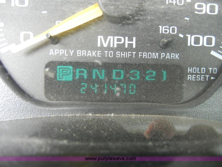 image for item D4055 2001 Chevrolet 3500 Silverado utility truck