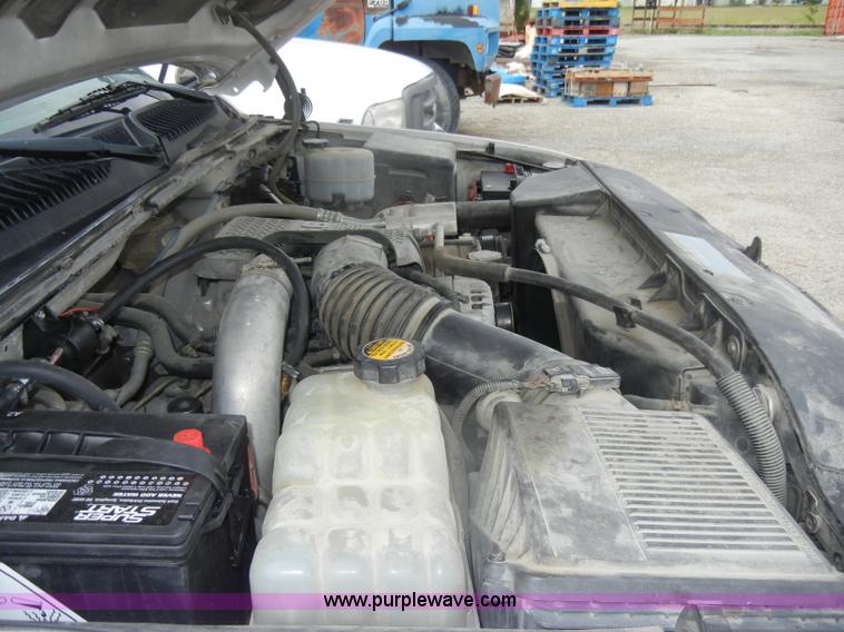 image for item D4055 2001 Chevrolet 3500 Silverado utility truck