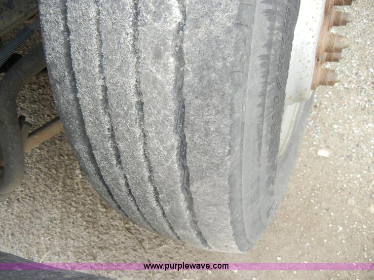 image for item D4055 2001 Chevrolet 3500 Silverado utility truck