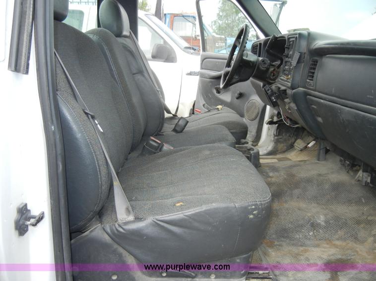 image for item D4055 2001 Chevrolet 3500 Silverado utility truck