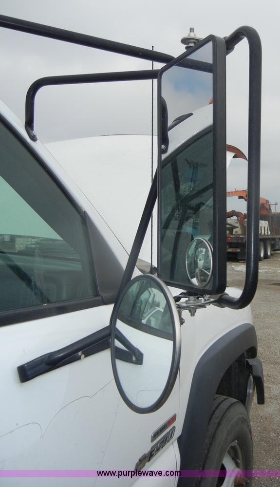 image for item D4055 2001 Chevrolet 3500 Silverado utility truck