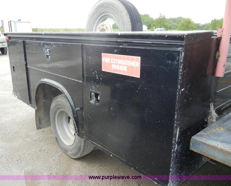 image for item D4055 2001 Chevrolet 3500 Silverado utility truck