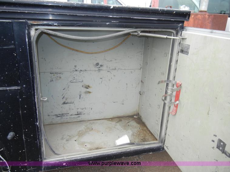 image for item D4055 2001 Chevrolet 3500 Silverado utility truck