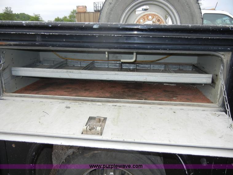 image for item D4055 2001 Chevrolet 3500 Silverado utility truck