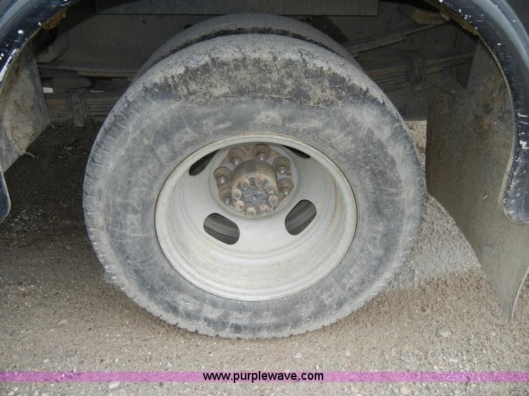 image for item D4055 2001 Chevrolet 3500 Silverado utility truck