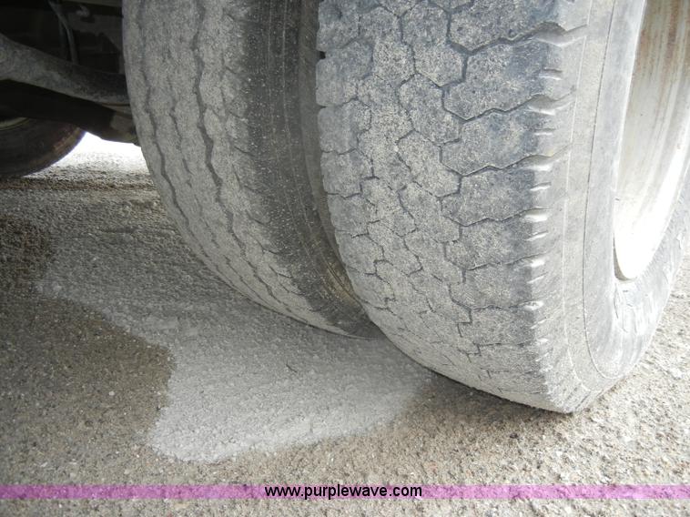 image for item D4055 2001 Chevrolet 3500 Silverado utility truck