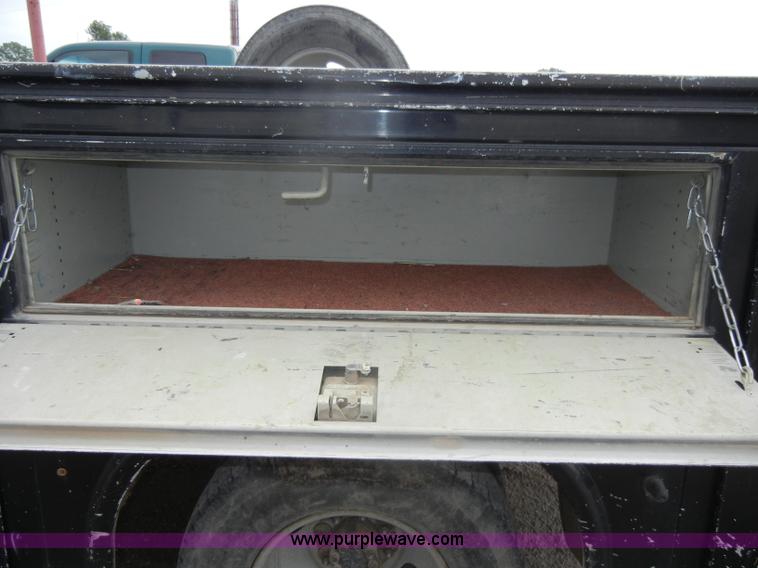 image for item D4055 2001 Chevrolet 3500 Silverado utility truck