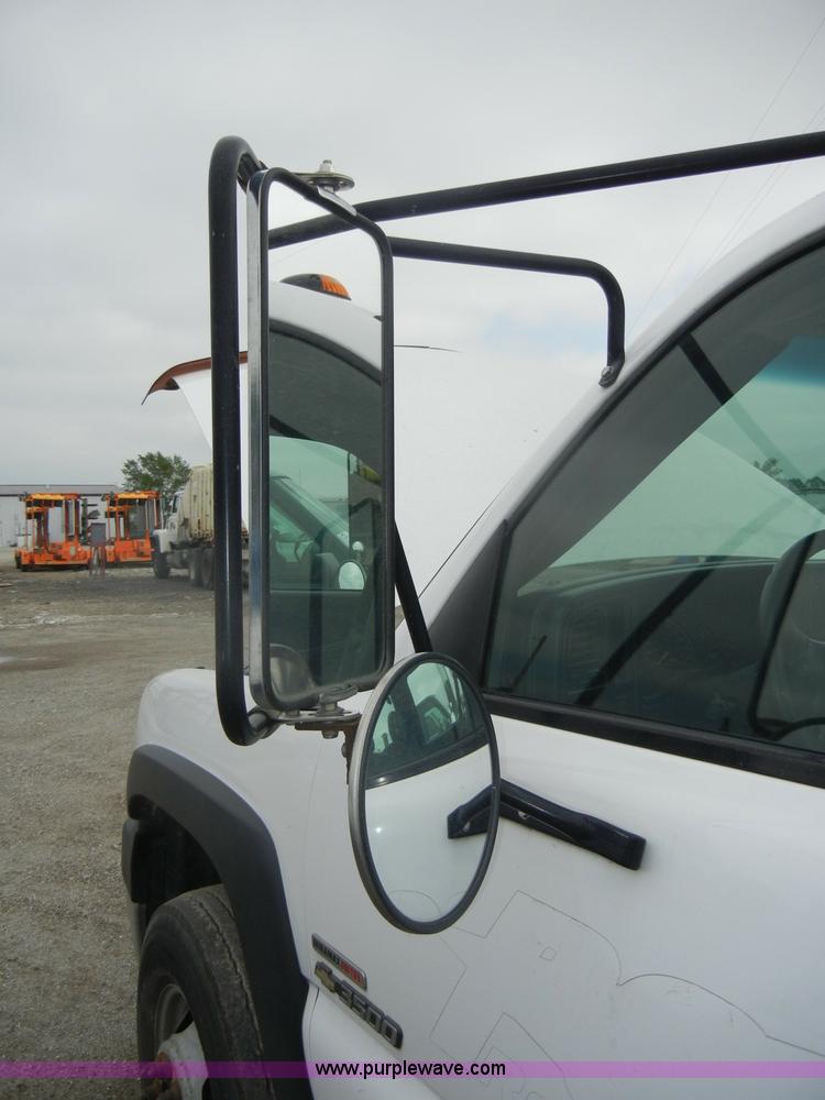 image for item D4055 2001 Chevrolet 3500 Silverado utility truck