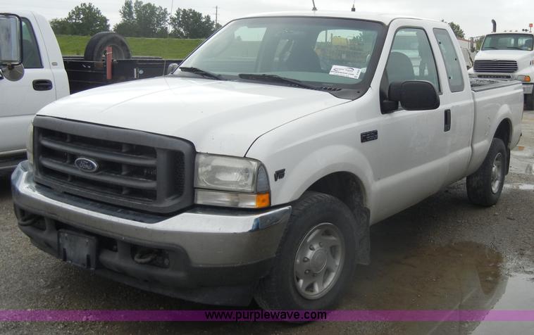 image for item D4056 2004 Ford F350 XL Super Duty pickup truck