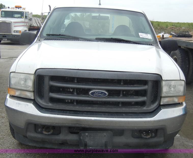 image for item D4056 2004 Ford F350 XL Super Duty pickup truck
