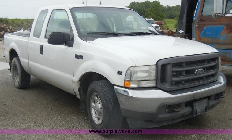 image for item D4056 2004 Ford F350 XL Super Duty pickup truck