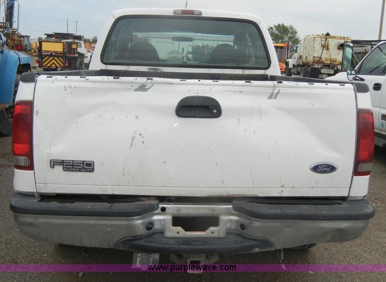 image for item D4056 2004 Ford F350 XL Super Duty pickup truck
