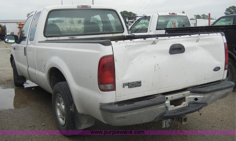 image for item D4056 2004 Ford F350 XL Super Duty pickup truck