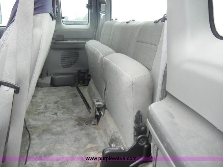 image for item D4056 2004 Ford F350 XL Super Duty pickup truck