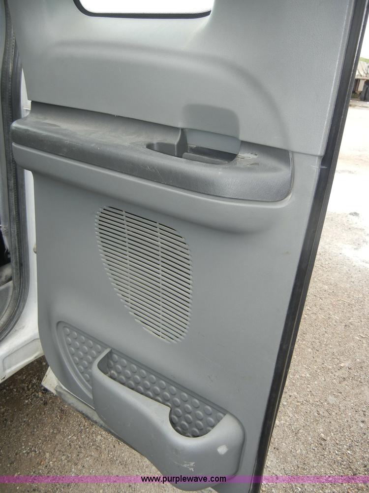 image for item D4056 2004 Ford F350 XL Super Duty pickup truck