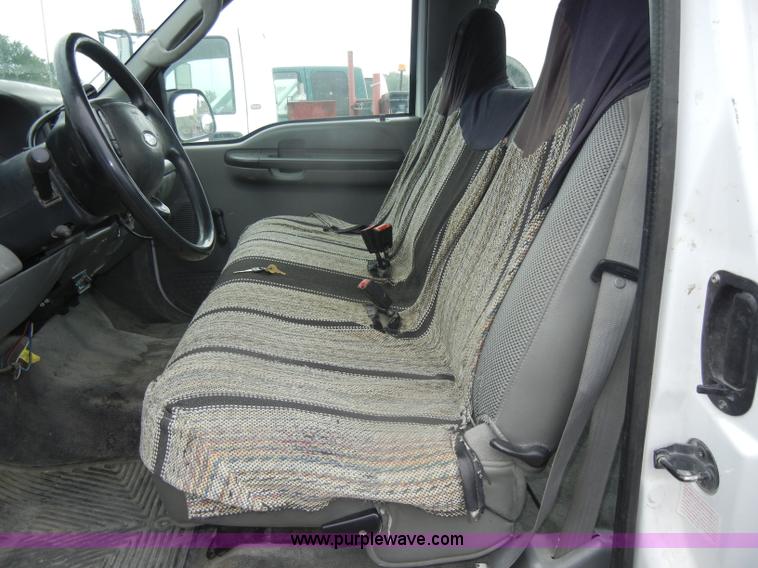 image for item D4056 2004 Ford F350 XL Super Duty pickup truck