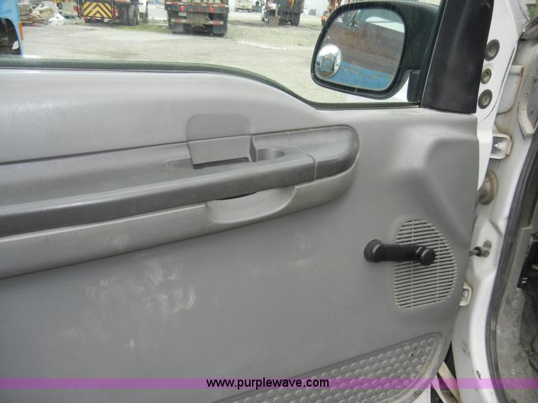 image for item D4056 2004 Ford F350 XL Super Duty pickup truck