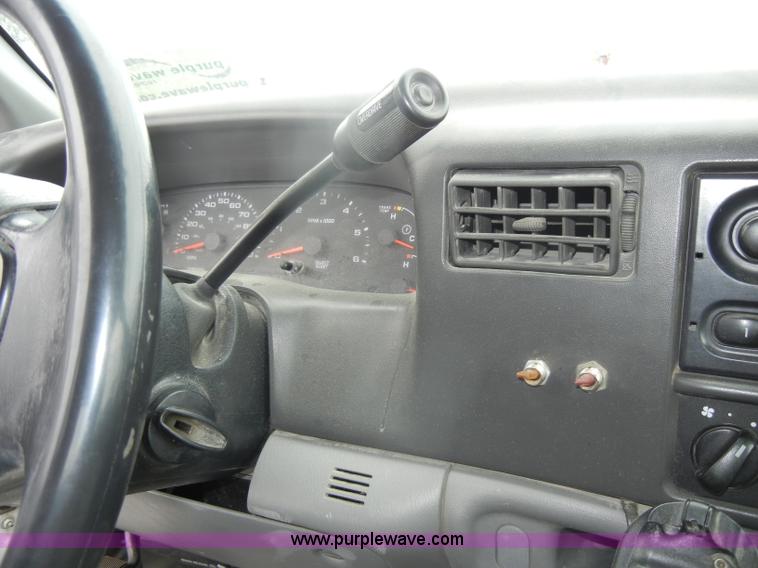 image for item D4056 2004 Ford F350 XL Super Duty pickup truck