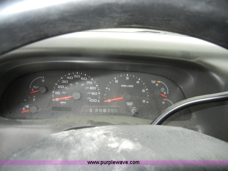 image for item D4056 2004 Ford F350 XL Super Duty pickup truck