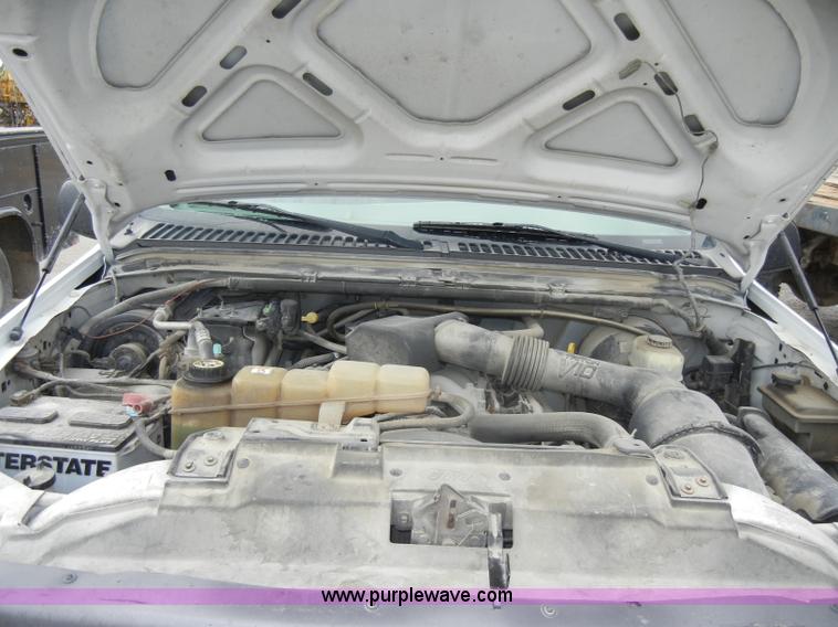 image for item D4056 2004 Ford F350 XL Super Duty pickup truck