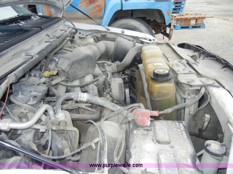 image for item D4056 2004 Ford F350 XL Super Duty pickup truck