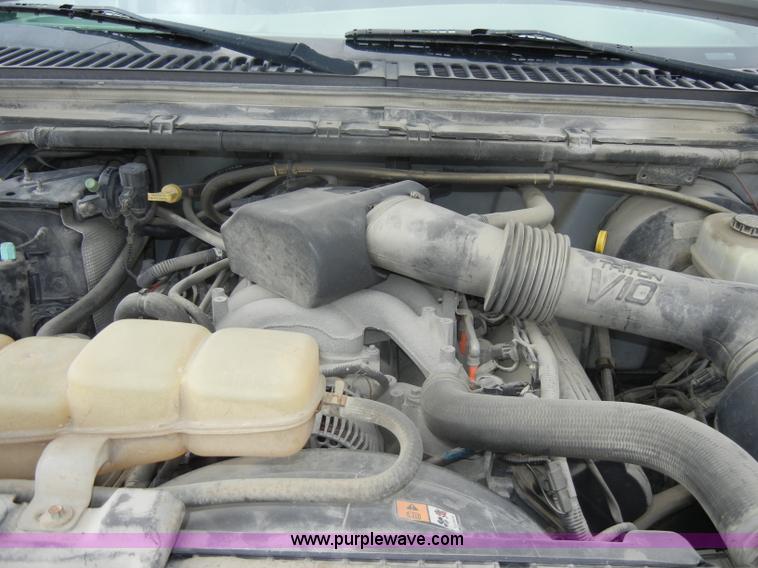 image for item D4056 2004 Ford F350 XL Super Duty pickup truck