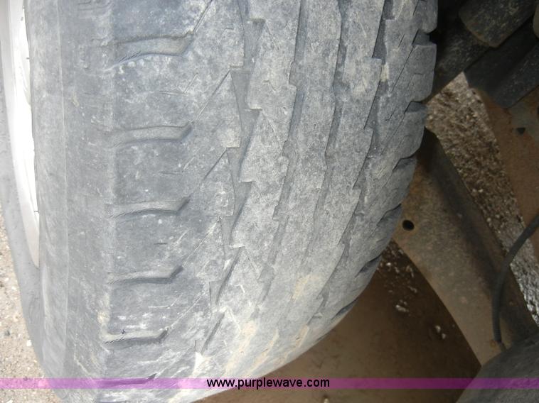 image for item D4056 2004 Ford F350 XL Super Duty pickup truck